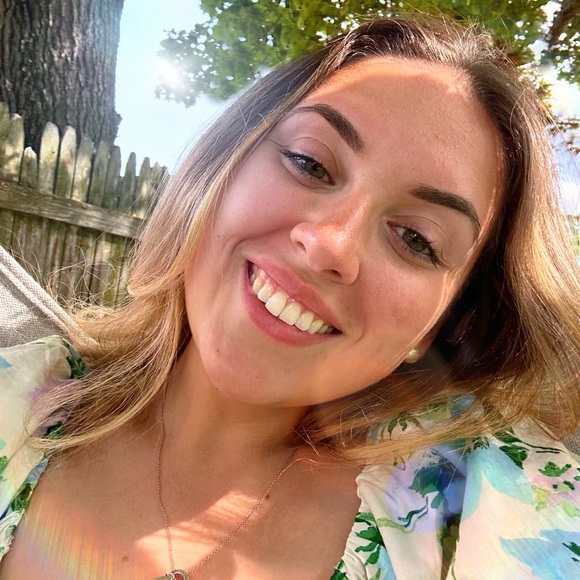 Meet Your Posher - Picture 2 of 2